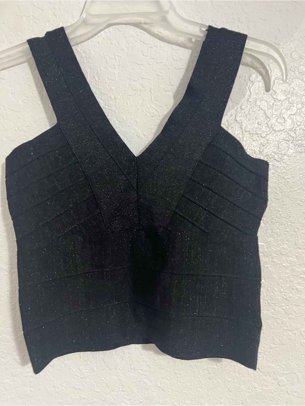 Bebe Crop V Neck Top Black Size Medium Women’s Sleeveless Zip Back #643